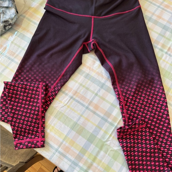 Lululemon purple and checkered size 8 reg - Picture 2 of 3